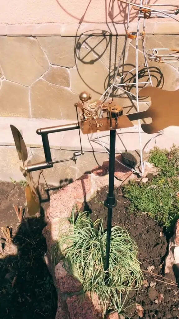 Gold Drummer